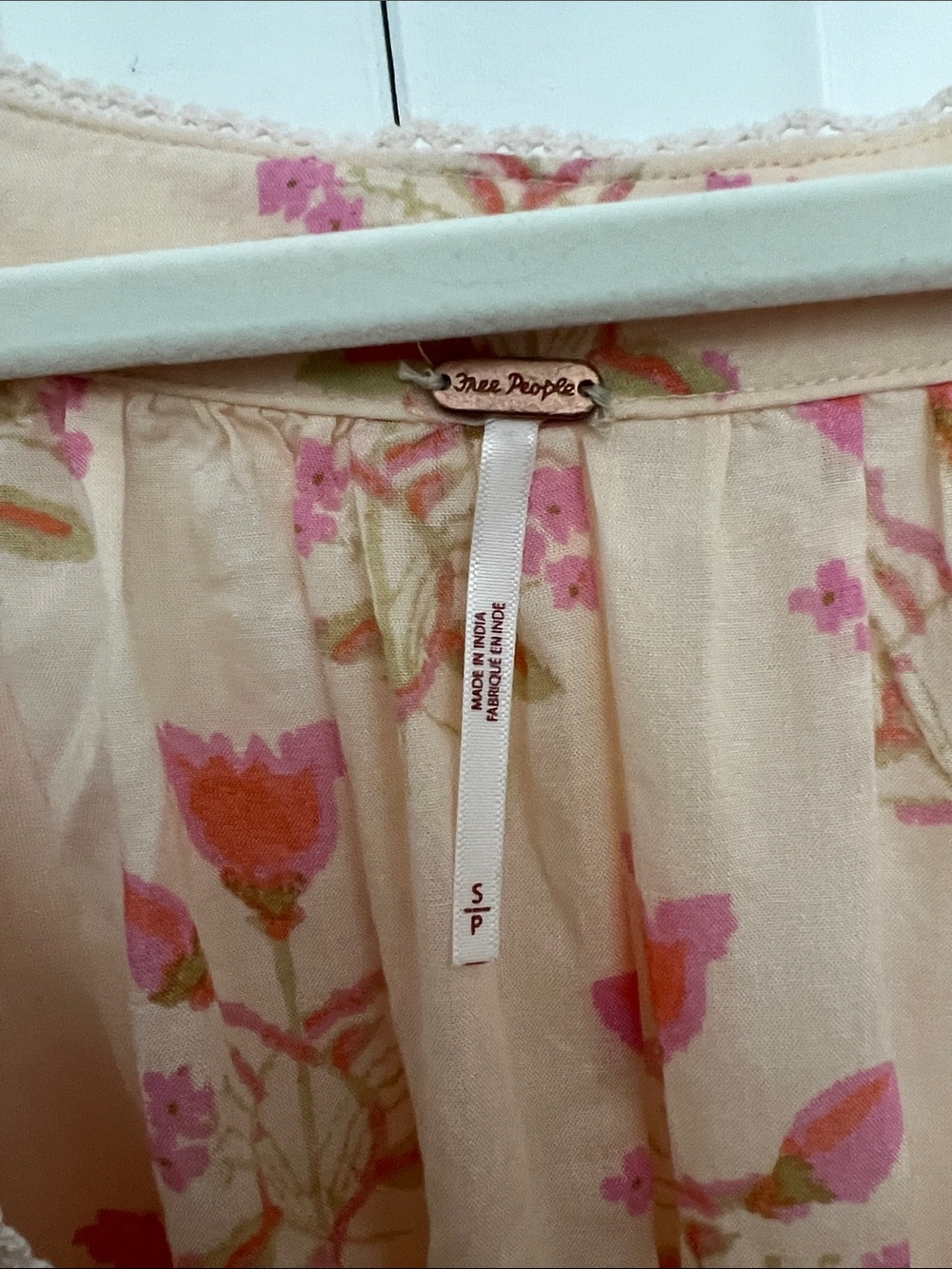 New Without Tags Free People Pink & Cream Floral Tie-Front Puff Sleeve Top - Picture 4 of 8